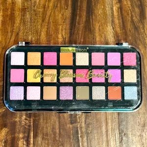 Beauty Treats - Cherry Blossom Beauty Eyeshadow Palette